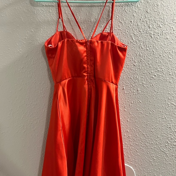 Size 1/2 RED SILKY MINI DRESS - Picture 4 of 4